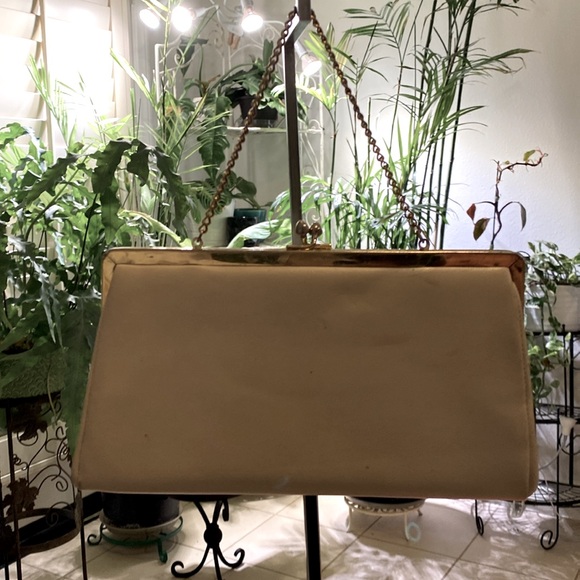 VINTAGE TAN LEATHER CLUTCH w/CHAIN - Picture 7 of 7